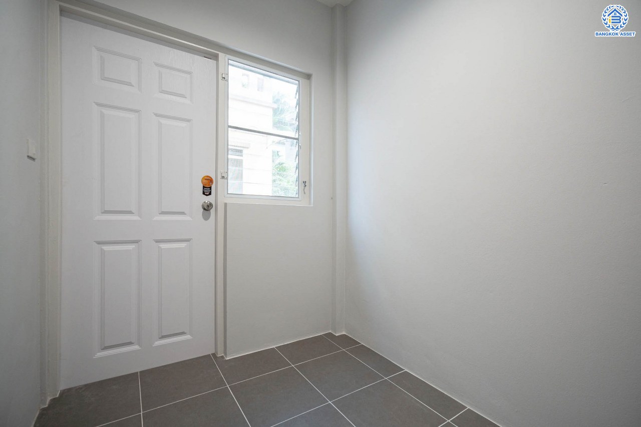 บ้านมือสองตกแต่งใหม่ โครงการ ลัดดารมย์ เพชรเกษม69 ตกแต่งหรูหราดีไซน์สุด Classic วิวสวนสาธารณะ ใกล้ส่วนกลาง บนเนื้อที่ 173.5 ตร.ว. ฟังก์ชันจัดเต็ม 4 ห้องนอน 4 ห้องน้ำ 1 ห้องอเนกประสงค์ 1 ห้องแม่บ้าน จอดรถได้ถึง 2 คัน บนทำเลศักยภาพ เชื่อมต่อหลายเส้นทาง ใกล้เดอะมอลล์บางแค จุดขึ้นทางด่วน "กาญจนาภิเษก" และรถไฟฟ้าสายสีน้ำเงิน "สถานีหลักสอง"